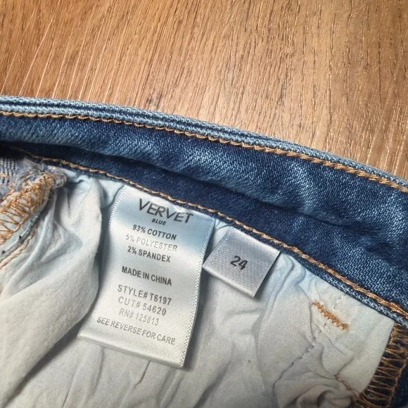Vervet Distressed Cropped Jeans Size 24 High Rise Stretch Raw Hem Denim EUC - Picture 4 of 16